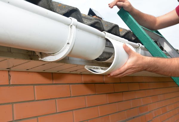 Gutter Maintenance Service in Roseville