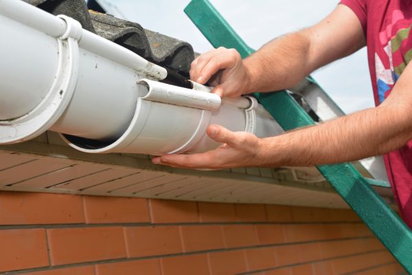 Large Gutter Repair Service in Roseville